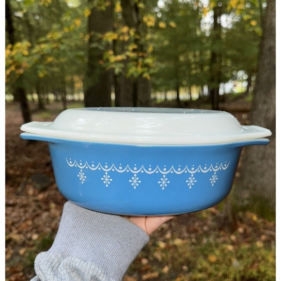 Vintage Pyrex Blue Snowflake Garland 1-1/2 QT Casserole Dish with Lid - Picture 5 of 5